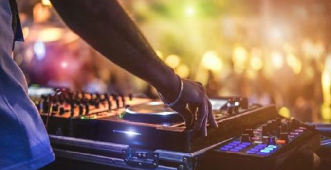 Why the Best Seattle Corporate Parties Rely on Event DJ Services